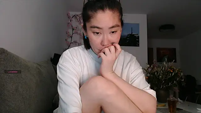 Snapshot of Kunimitsuu_ chatting on 09/14/25, 10:31 Kunimitsuu online show from 09/14/25, 10:31