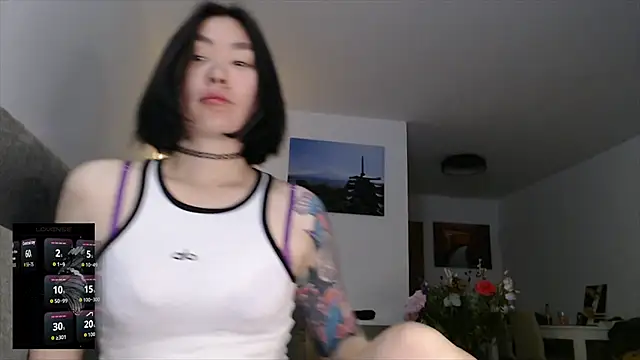 Snapshot of Kunimitsuu_ chatting on 09/18/25, 10:34 Kunimitsuu online show from 09/18/25, 10:34