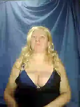 Snapshot of FameLara chatting on 01/21/25, 11:13 FameLara online show from 01/21/25, 11:13