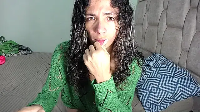 Snapshot of Nadia_Monroe chatting on 12/15/24, 09:35 Nadia Monroe online show from 12/15/24, 09:35