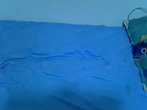 Snapshot of drowllie chatting on 10/20/25, 10:10 drowllie online show from 10/20/25, 10:10