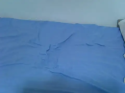 Snapshot of drowllie chatting on 10/24/25, 04:03 drowllie online show from 10/24/25, 04:03