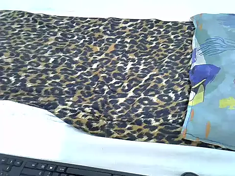 Snapshot of drowllie chatting on 11/23/25, 02:39 drowllie online show from 11/23/25, 02:39