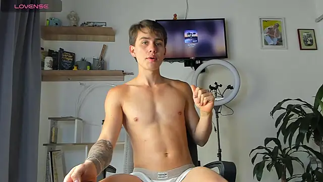 Snapshot of manucute_23_ chatting on 10/19/25, 04:18 manucute 23 online show from 10/19/25, 04:18