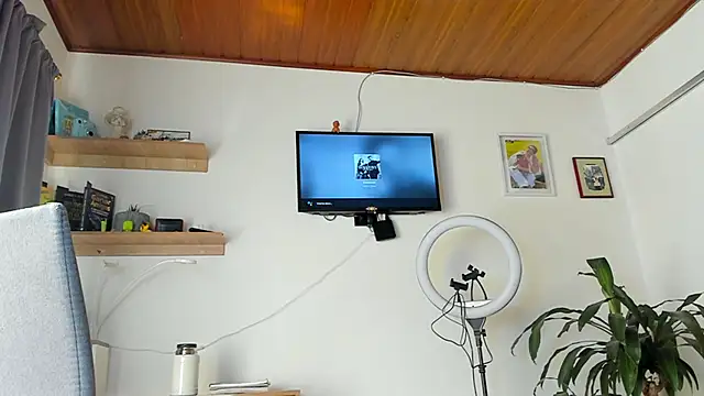 Snapshot of manucute_23_ chatting on 11/03/25, 05:36 manucute 23 online show from 11/03/25, 05:36