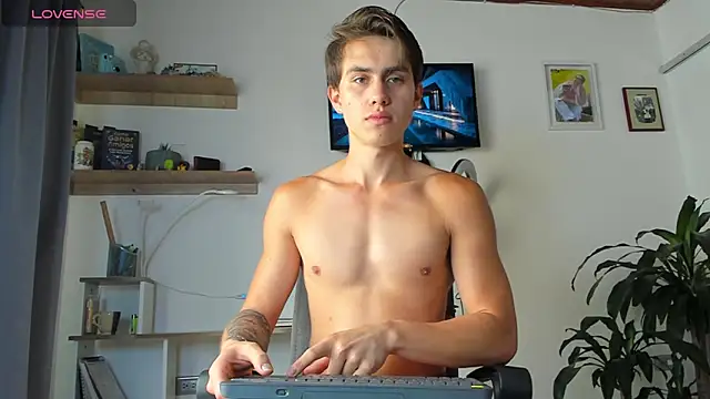 Snapshot of manucute_23_ chatting on 11/18/25, 03:16 manucute 23 online show from 11/18/25, 03:16