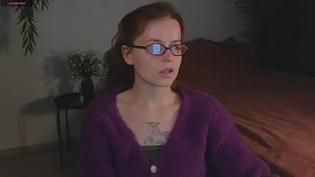 Snapshot of reb_luvng chatting on 10/07/25, 01:41 reb luvng online show from 10/07/25, 01:41