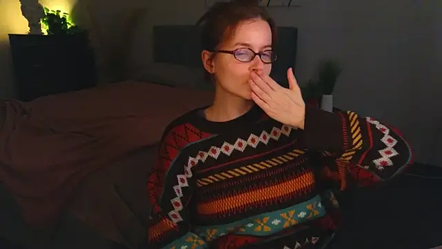 Snapshot of reb_luvng chatting on 10/11/25, 01:42 reb luvng online show from 10/11/25, 01:42