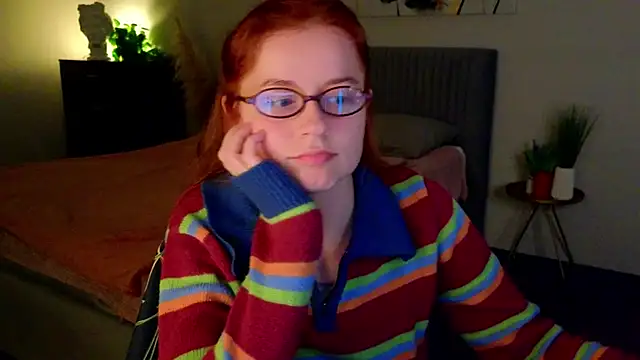 Snapshot of reb_luvng chatting on 10/22/25, 01:44 reb luvng online show from 10/22/25, 01:44