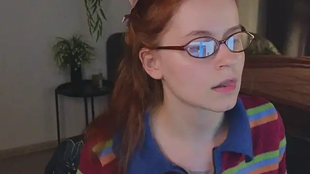 Snapshot of reb_luvng chatting on 11/07/25, 01:33 reb luvng online show from 11/07/25, 01:33