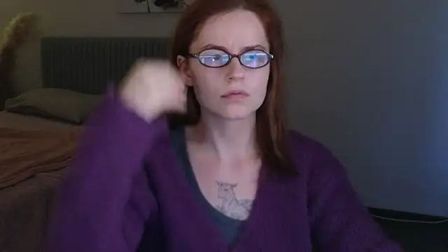 Snapshot of reb_luvng chatting on 11/08/25, 01:33 reb luvng online show from 11/08/25, 01:33