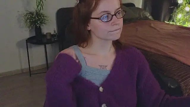 Snapshot of reb_luvng chatting on 11/12/25, 02:06 reb luvng online show from 11/12/25, 02:06