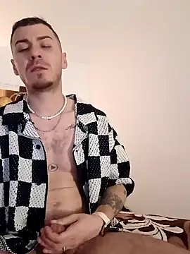 Snapshot of BenDover313OF chatting on 12/17/24, 03:39 BenDover313OF online show from 12/17/24, 03:39