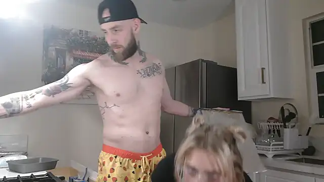 Snapshot of NatalieKneals chatting on 11/13/25, 05:06 NatalieKneals online show from 11/13/25, 05:06