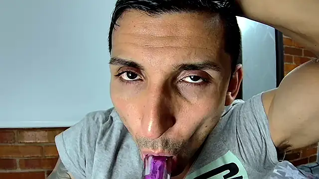 Snapshot of Marck_Muscle chatting on 12/30/24, 02:53 Marck Muscle online show from 12/30/24, 02:53