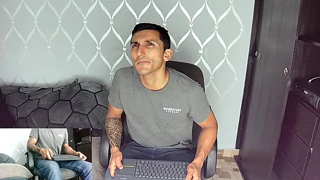 Snapshot of Marck_Muscle chatting on 01/13/25, 05:23 Marck Muscle online show from 01/13/25, 05:23