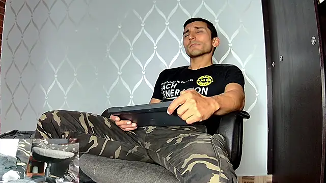 Snapshot of Marck_Muscle chatting on 01/27/25, 01:16 Marck Muscle online show from 01/27/25, 01:16