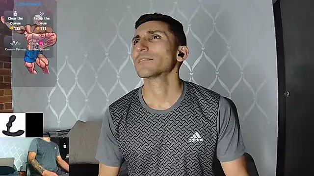 Snapshot of Marck_Muscle chatting on 02/14/25, 02:18 Marck Muscle online show from 02/14/25, 02:18