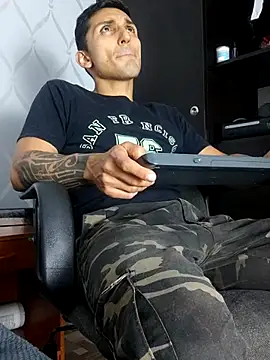 Snapshot of Marck_Muscle chatting on 03/08/25, 03:28 Marck Muscle online show from 03/08/25, 03:28