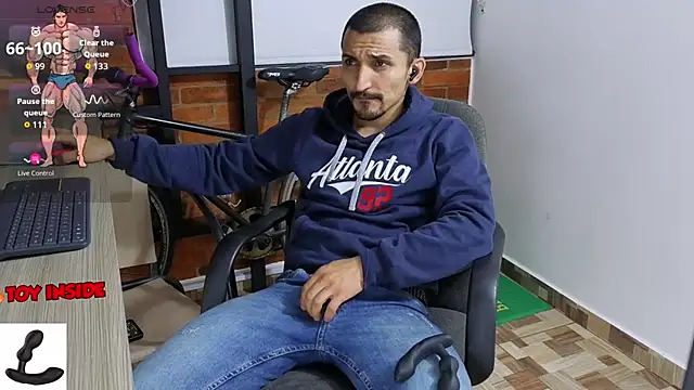 Snapshot of Marck_Muscle chatting on 09/21/25, 04:47 Marck Muscle online show from 09/21/25, 04:47