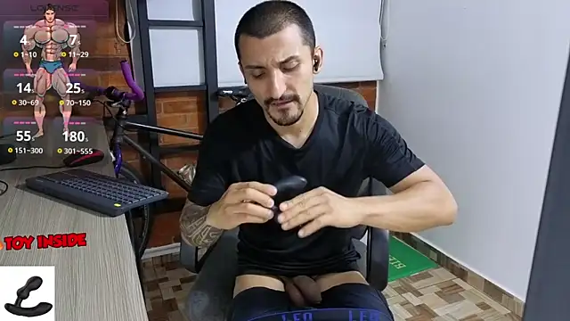 Snapshot of Marck_Muscle chatting on 09/23/25, 12:13 Marck Muscle online show from 09/23/25, 12:13