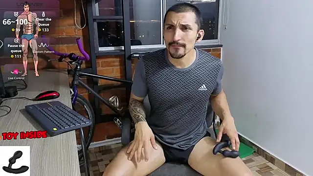 Snapshot of Marck_Muscle chatting on 09/23/25, 11:08 Marck Muscle online show from 09/23/25, 11:08