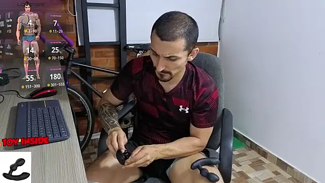 Snapshot of Marck_Muscle chatting on 09/26/25, 01:20 Marck Muscle online show from 09/26/25, 01:20