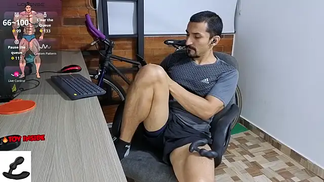 Snapshot of Marck_Muscle chatting on 10/10/25, 01:59 Marck Muscle online show from 10/10/25, 01:59