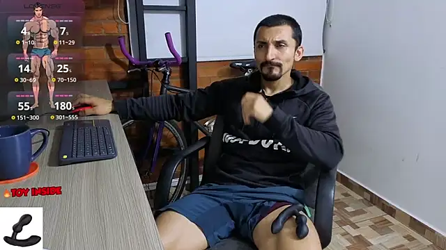 Snapshot of Marck_Muscle chatting on 10/11/25, 12:10 Marck Muscle online show from 10/11/25, 12:10