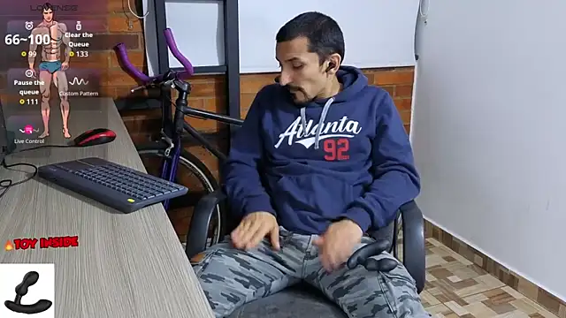 Snapshot of Marck_Muscle chatting on 10/14/25, 03:40 Marck Muscle online show from 10/14/25, 03:40