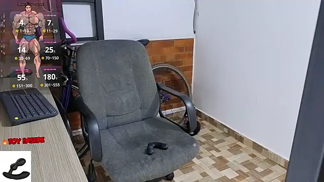 Snapshot of Marck_Muscle chatting on 10/16/25, 12:55 Marck Muscle online show from 10/16/25, 12:55