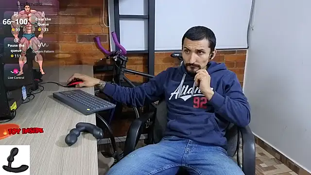 Snapshot of Marck_Muscle chatting on 10/26/25, 03:23 Marck Muscle online show from 10/26/25, 03:23