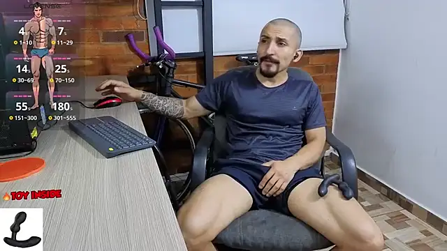 Snapshot of Marck_Muscle chatting on 10/28/25, 01:31 Marck Muscle online show from 10/28/25, 01:31