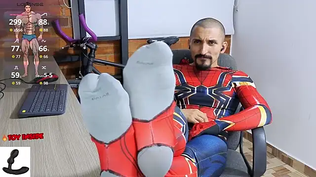 Snapshot of Marck_Muscle chatting on 10/31/25, 01:17 Marck Muscle online show from 10/31/25, 01:17