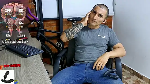 Snapshot of Marck_Muscle chatting on 11/03/25, 03:30 Marck Muscle online show from 11/03/25, 03:30