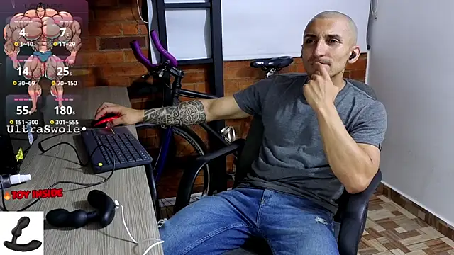 Snapshot of Marck_Muscle chatting on 11/15/25, 01:14 Marck Muscle online show from 11/15/25, 01:14