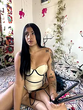 Snapshot of alondra_darling chatting on 12/05/24, 02:33 alondra darling online show from 12/05/24, 02:33