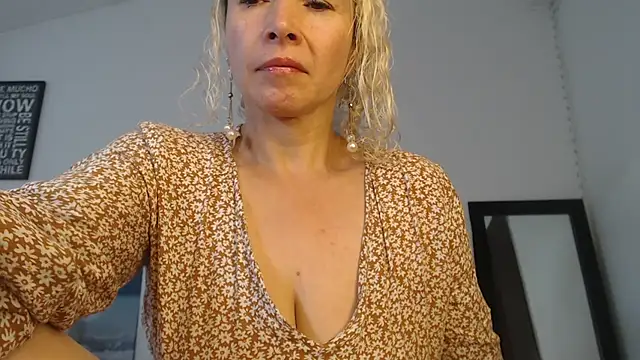 Snapshot of Ingridbergman chatting on 02/06/25, 03:52 Ingridbergman online show from 02/06/25, 03:52