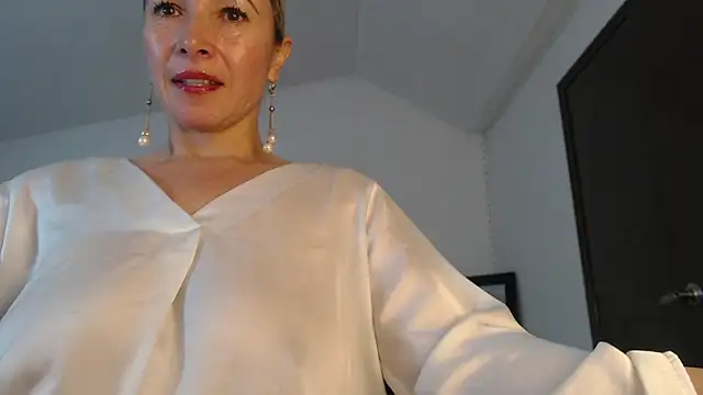 Snapshot of Ingridbergman chatting on 02/13/25, 02:52 Ingridbergman online show from 02/13/25, 02:52
