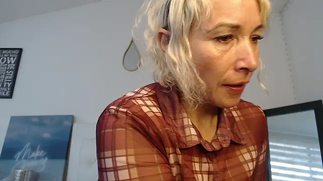 Snapshot of Ingridbergman chatting on 02/21/25, 03:10 Ingridbergman online show from 02/21/25, 03:10