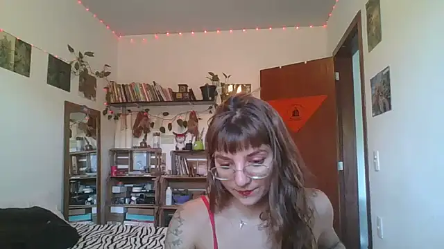 Snapshot of SweetyBabyDemon chatting on 12/05/24, 08:22 SweetyBabyDemon online show from 12/05/24, 08:22