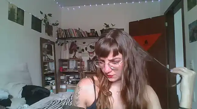 Snapshot of SweetyBabyDemon chatting on 12/11/24, 01:17 SweetyBabyDemon online show from 12/11/24, 01:17