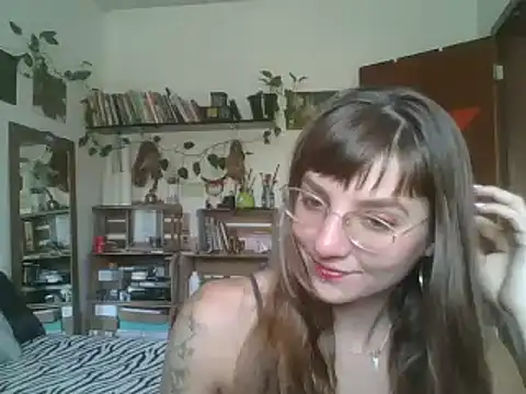 Snapshot of SweetyBabyDemon chatting on 12/15/24, 01:11 SweetyBabyDemon online show from 12/15/24, 01:11