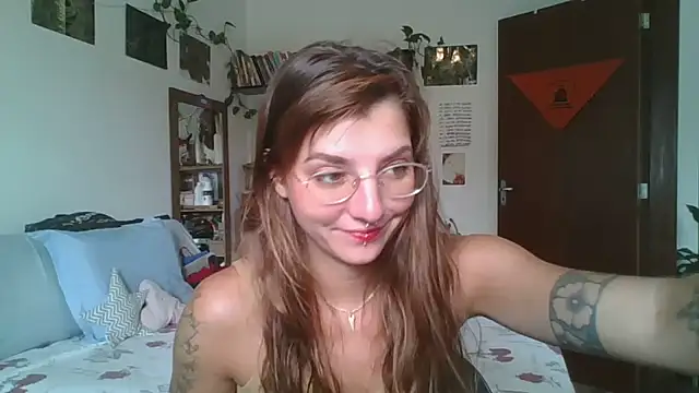 Snapshot of SweetyBabyDemon chatting on 03/10/25, 01:32 SweetyBabyDemon online show from 03/10/25, 01:32