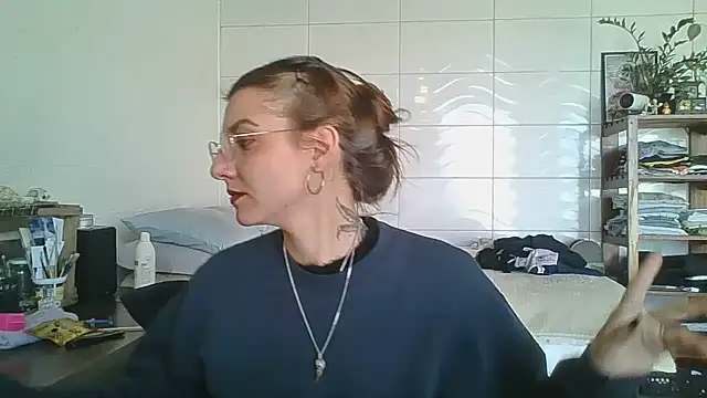 Snapshot of SweetyBabyDemon chatting on 09/13/25, 01:44 SweetyBabyDemon online show from 09/13/25, 01:44