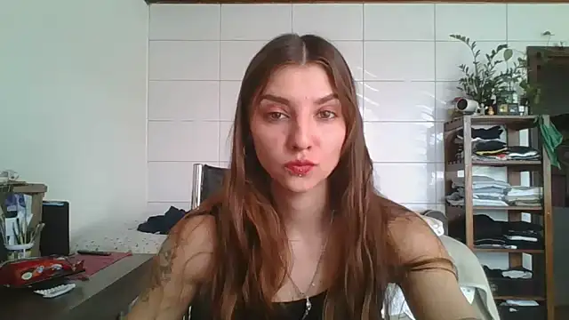 Snapshot of SweetyBabyDemon chatting on 09/17/25, 03:03 SweetyBabyDemon online show from 09/17/25, 03:03