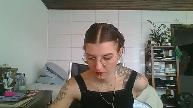 Snapshot of SweetyBabyDemon chatting on 09/19/25, 12:28 SweetyBabyDemon online show from 09/19/25, 12:28