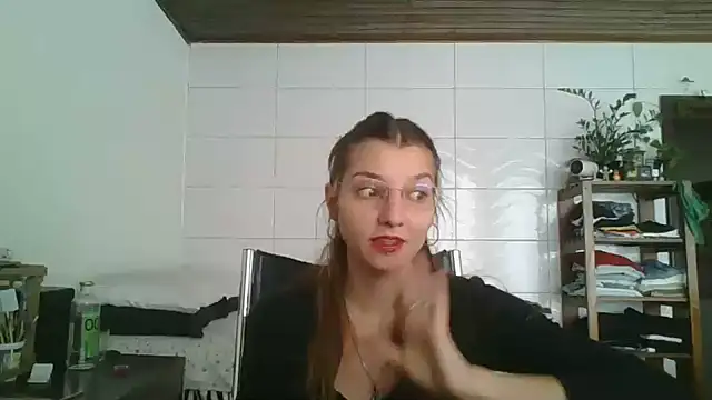 Snapshot of SweetyBabyDemon chatting on 09/27/25, 02:33 SweetyBabyDemon online show from 09/27/25, 02:33