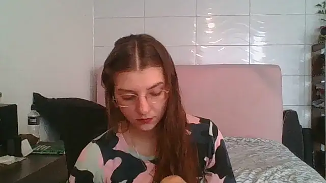 Snapshot of SweetyBabyDemon chatting on 10/06/25, 02:14 SweetyBabyDemon online show from 10/06/25, 02:14