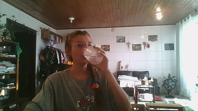 Snapshot of SweetyBabyDemon chatting on 10/16/25, 07:48 SweetyBabyDemon online show from 10/16/25, 07:48